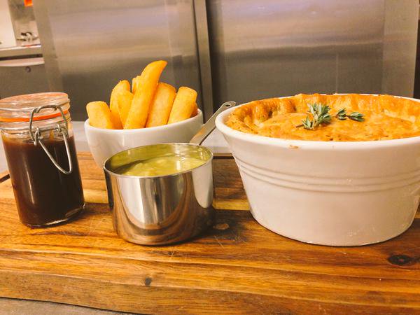 Fleece_Inn's tweet photo. Enjoy 2 courses for £15 or 3 for £18 with our delicious weekly changing #PrixeFixe menu - avail Mon to Wed 12-9pm, and Thurs & Fri 12-5pm https://t.co/Lhf4QlmfNB