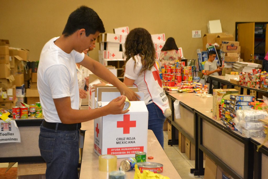 Snte42's tweet photo. Entrega de víveres a la Cruz Roja, Gracias por tu apoyo.
#SnteSolidario #SntePorMéxico #ES42 https://t.co/S3rQzp0v75