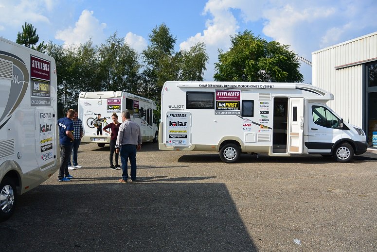 Motorhomes veldritseizoen paraat.
<a href="/wellensonline/">Bart Wellens</a> <a href="/GVermeersch/">Gianni Vermeersch</a> @AliceArzuffi <a href="/m_meisen/">Marcel Meisen</a> <a href="/brmerlier/">braam merlier</a> <a href="/daanhoeyberghs/">daan hoeyberghs</a> @St_Be_CX <a href="/Lauraverdonscht/">Laura Verdonschot</a>