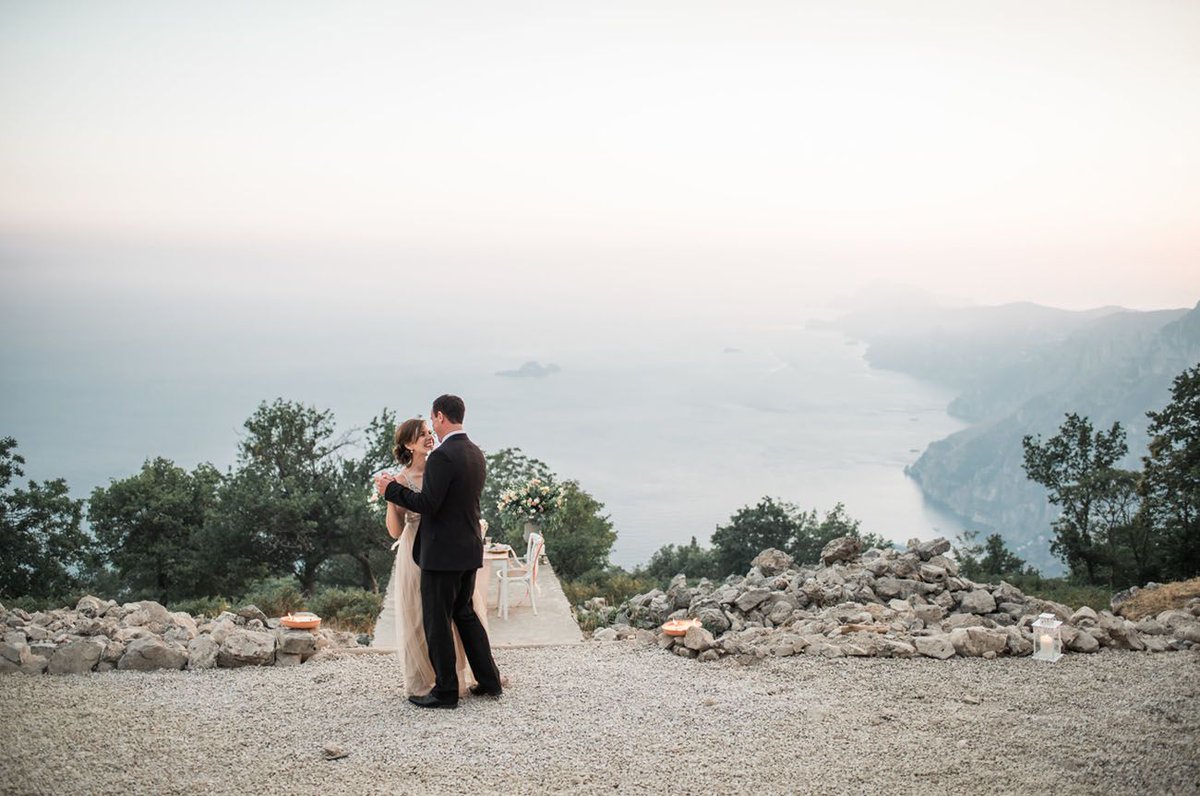 Fiery Mountaintop Elopement Above Positano, Italy buff.ly/2xtXvy7