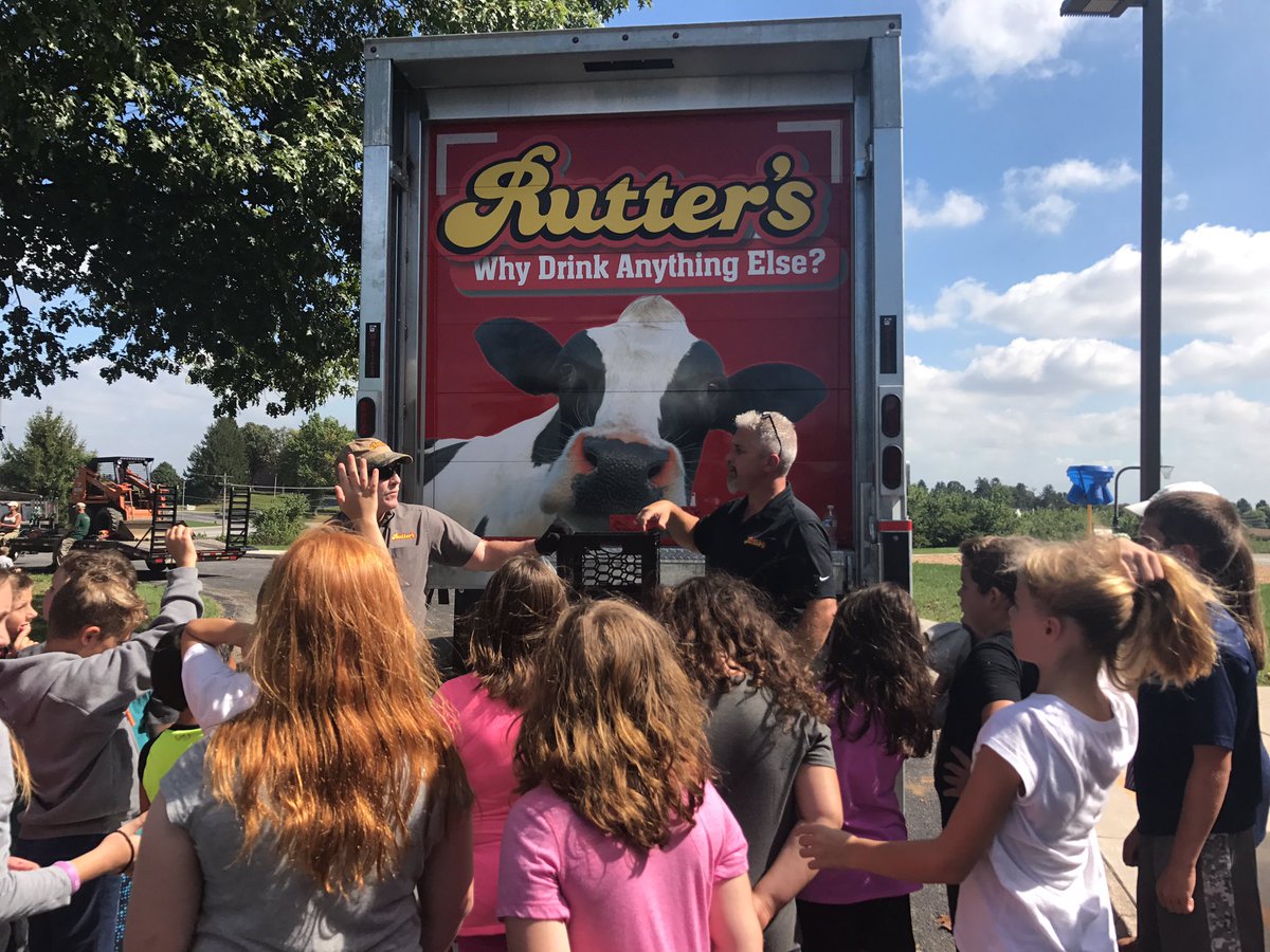 Escolartea's tweet photo. Rutter's delivery truck @FawnArea careers on wheels @MrsStubanas https://t.co/6QcMgz8gu3
