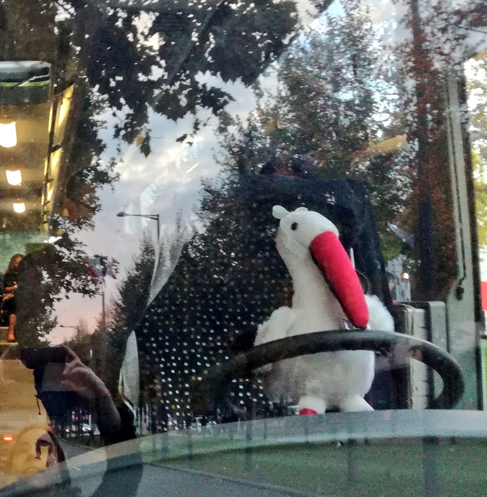 Aux commandes du bus <a href="/LesCoopHlm/">Les Coop Hlm</a> pour la soirée du #CongresHLM