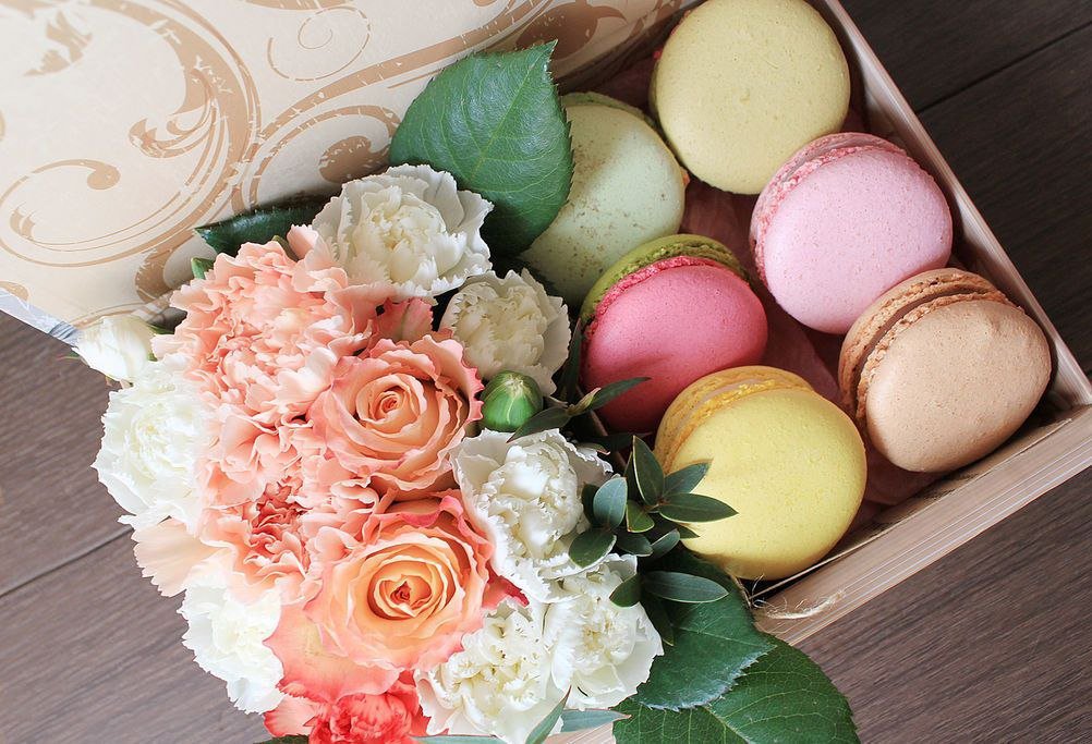 SunroseComUa's tweet image. Такие коробочки с цветами и вкуснейшими макарунами вы можете заказать у нас🙌