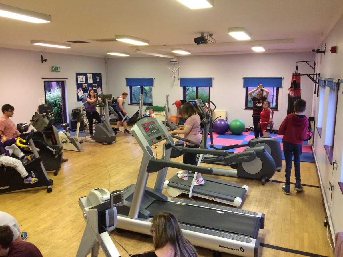 SteveE_Derwen's tweet photo. It's bouncing in the gym tonight @DerwenCollege #goodnumbers #dedicatedbunch ππͺ#dofephysical https://t.co/H8RQ483kLm