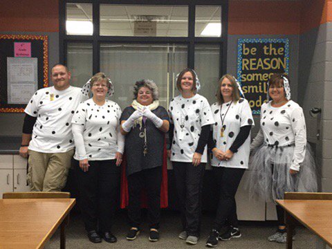 vanyamunce's tweet photo. CRUELLA DE VIL AND HER DALMATIONS!  THESE PUPPIES BETTER BEHAVE!

#hmstigers #hurontigers https://t.co/fyU4NZS43a