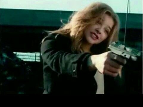 Cuando prest&oacute; el celular y los veo revisando galer&iacute;a o mensajes https://t.co/ZSO9HIKuNI