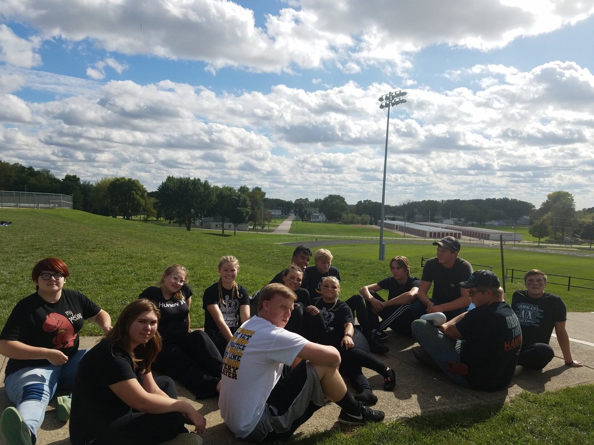 Wdncrss1's tweet photo. @ehawkpride #HOCO2017 #HomeroomOlympics #BenjaminSquad #ClassOf2017 https://t.co/W7wBbcpeAU