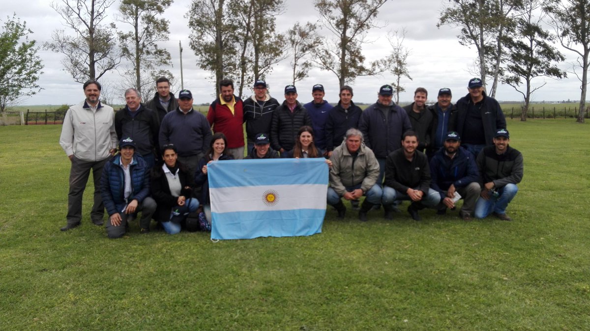 PGGWrightson_AR's tweet photo. Argentina interactuando en las discusiones sobre la #sustentabilidad de los sistemas y las herramientas forrajeras en #Pasturas2017 https://t.co/fzey2BXhVs
