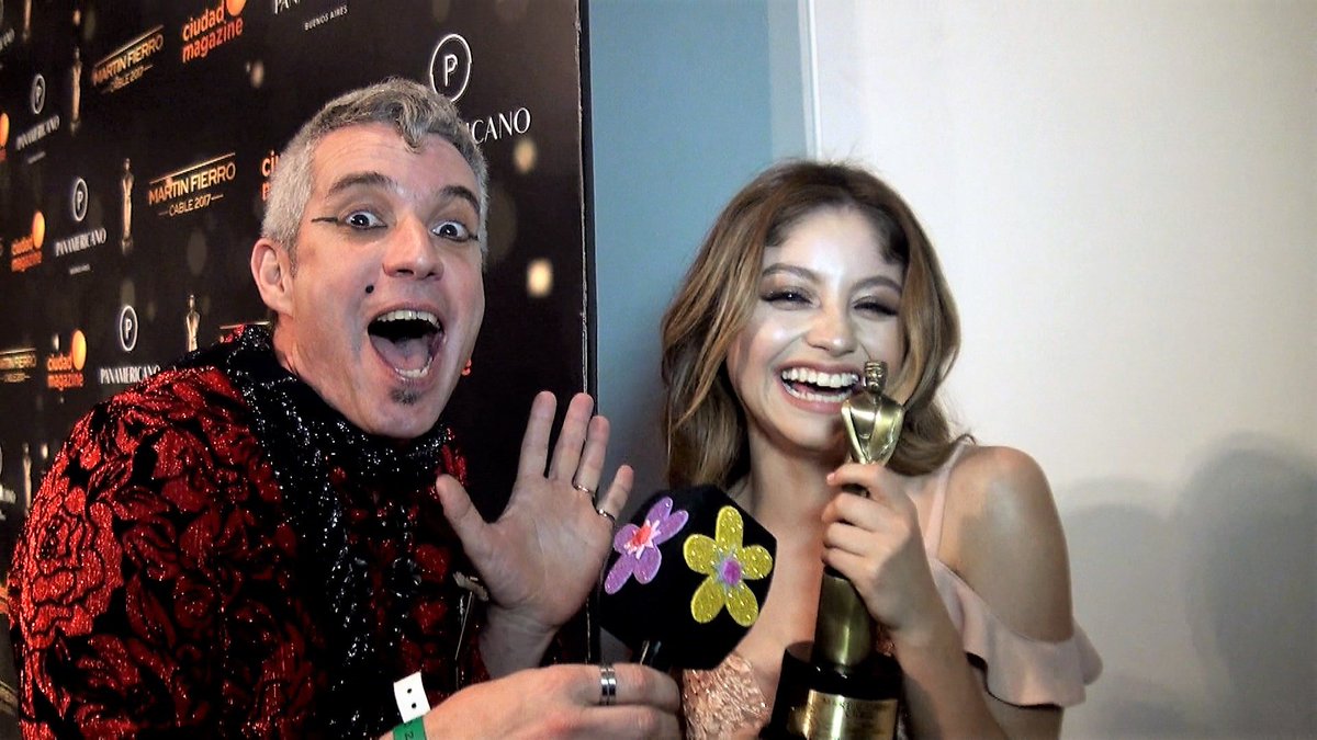 BolasdeFuegotv's tweet photo. @UlisesPuton con la ídola teens @karolsevilla @SoyLunaOfficiaI ganadora del #MFCable2017 otra noche a puro despiplume! https://t.co/kTPTMRapxh