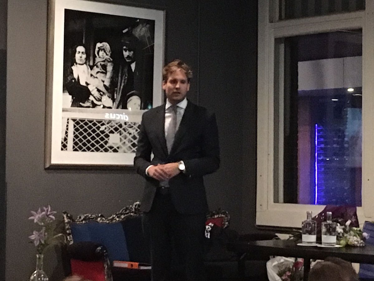 VVDRotterdam's tweet photo. @vincentkar is zojuist verkozen tot nieuwe lijsttrekker van de Rotterdamse VVD https://t.co/cSEhm12r1R