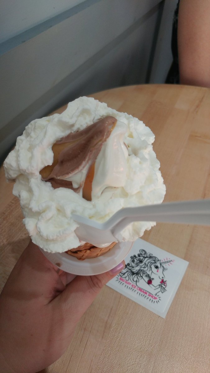 lg_ally's tweet image. Ice cream and stickers #biggayicecream #mondaysunday @biggayicecream