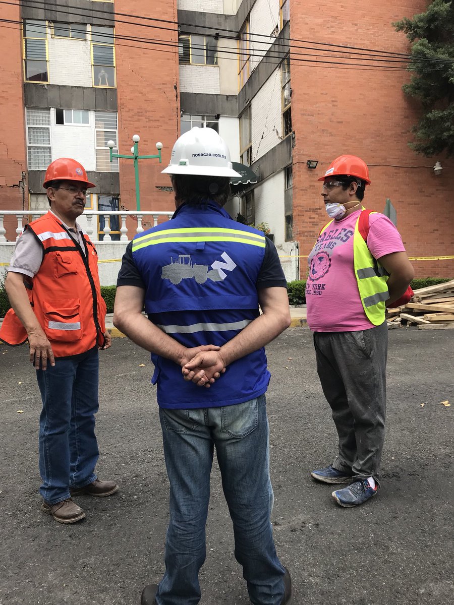 NoSeCae's tweet photo. Apoyando con un granito de arena. Trabajos de Remover Escombro y limpieza #MexicoEstaDePie #FuerzaMéxico https://t.co/M3KIi134D0
