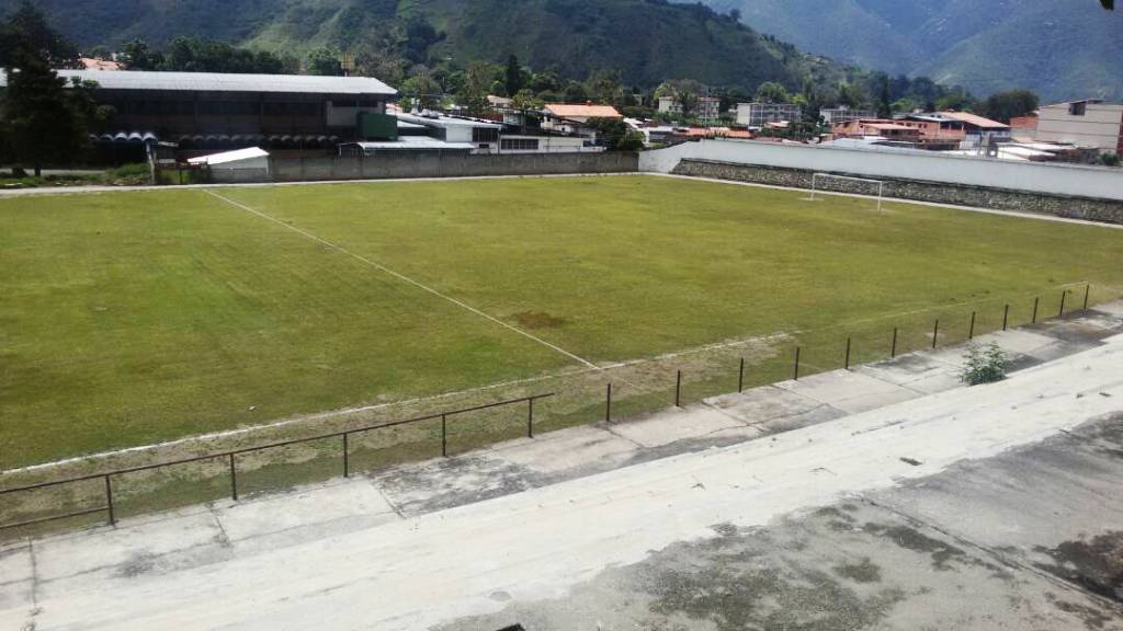 Meridapula's tweet image. Apula prevé inaugurar I etapa del Estadio de Futbol Los Chorros para finales de octubre. apulaprensaonline.blogspot.com/2017/09/apula-…