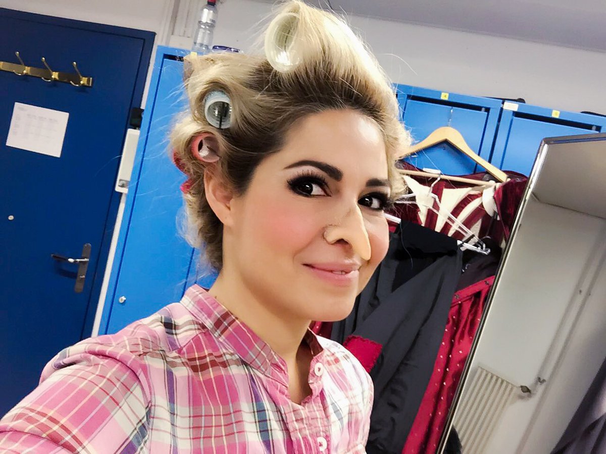 rebeca_olvera's tweet photo. My husband must really love me 😅 @operzuerich #hexehillary https://t.co/glJZ3Ja33r