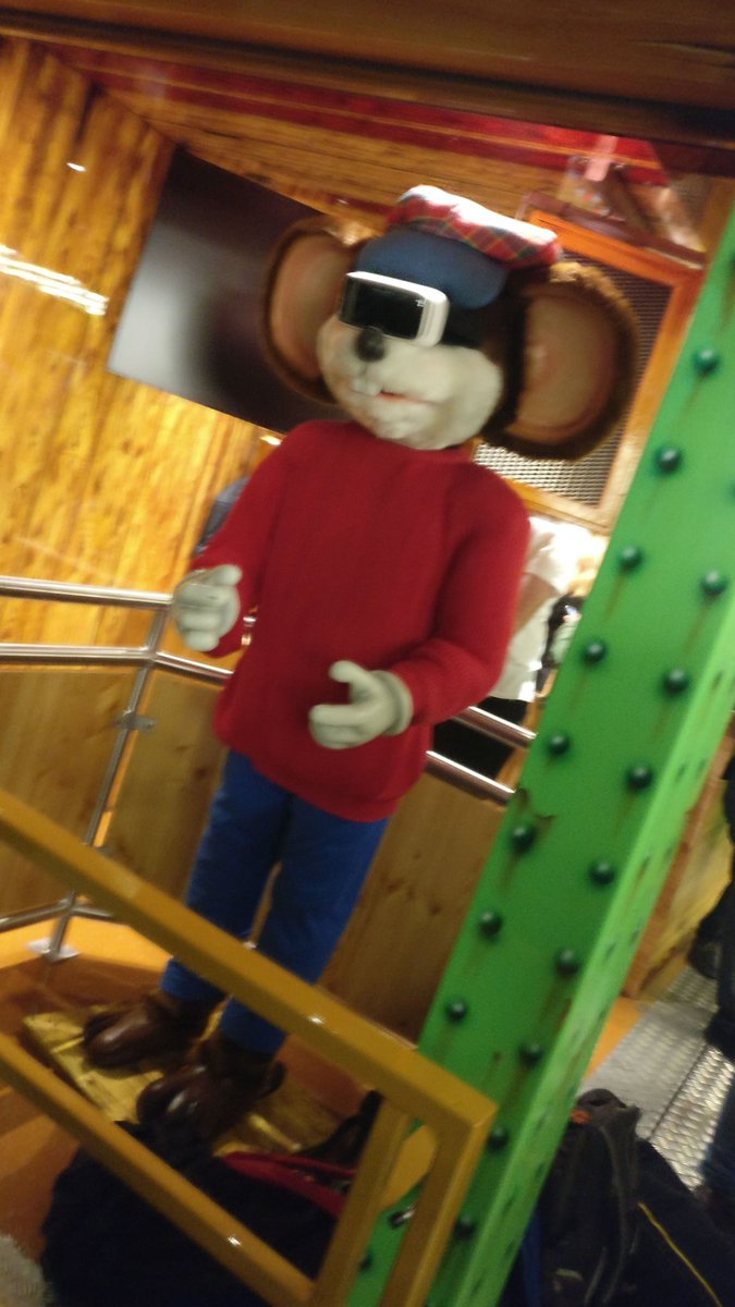 Mauer02's tweet image. Hammer Vorpremiere des ersten und vorerst einzigen transportablen VR-Coaster @mackridescom @VRcoaster @fkfev  @MichaelMack  #EAS17