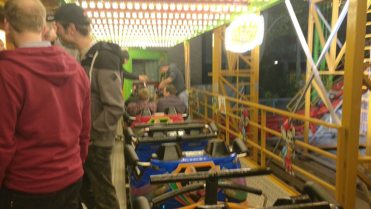 Mauer02's tweet image. Hammer Vorpremiere des ersten und vorerst einzigen transportablen VR-Coaster @mackridescom @VRcoaster @fkfev  @MichaelMack  #EAS17
