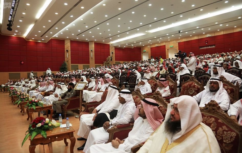 imarat_almadina's tweet photo. الأمير #سعود_بن_خالد_الفيصل يحضر ندوة "أمن وأمان" بقاعة الملك سعود بالجامعة الإسلامية ضمن فعاليات الجامعة للاحتفاء بـ #اليوم_الوطني . https://t.co/E7kZRBrnxc