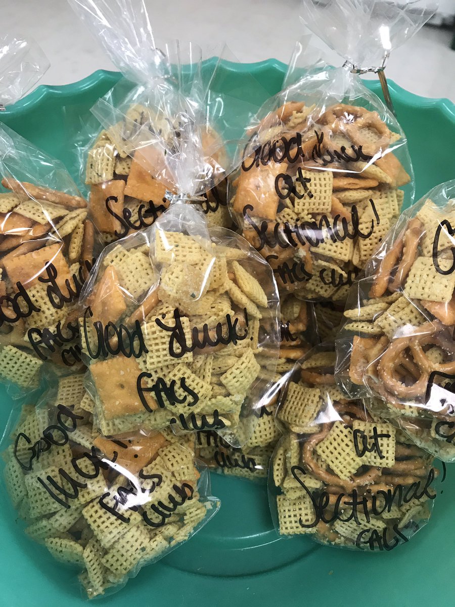 theFACSofLHS's tweet photo. Good luck at Sectionals @LoogooteeTennis!!! Hope you enjoy your treats! https://t.co/wHh87RNDDL