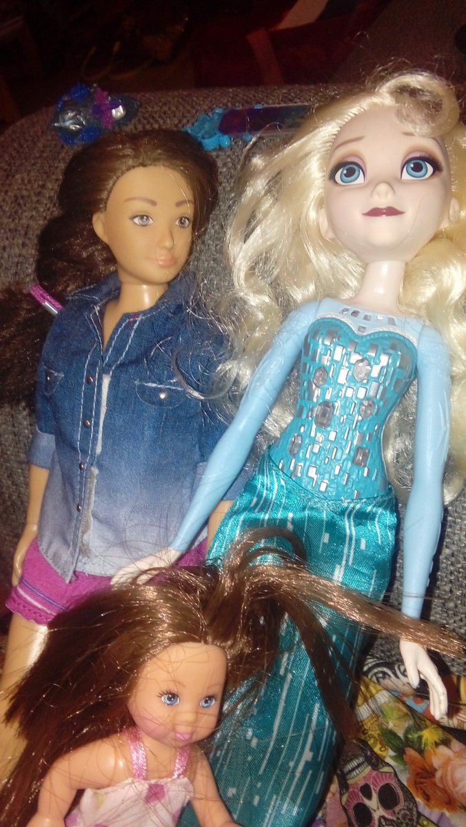 BoudiccaW's tweet photo. Spent quite a long time this evening 'sorting out' my daughters dolls 😂 #lammily #frozen https://t.co/hUmqHHtDkA