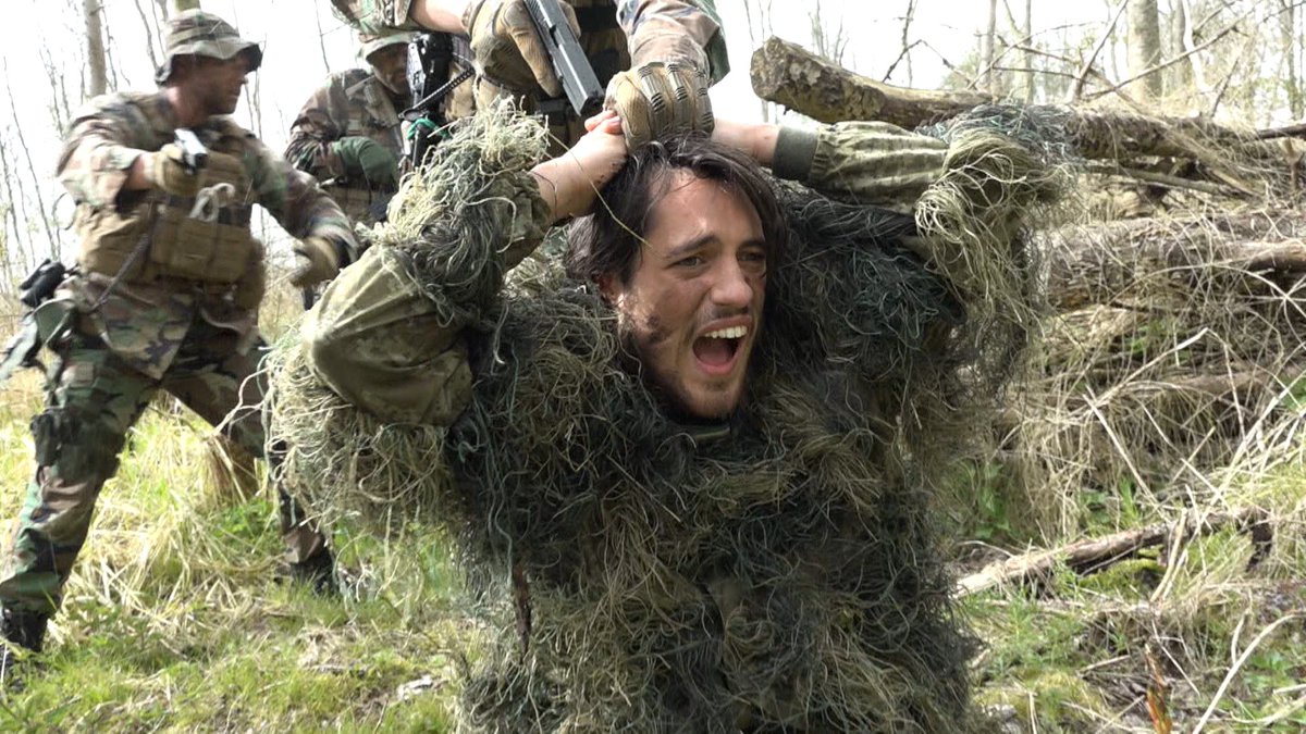 StreetlabTV's tweet photo. Nope, leuk geprobeerd maar bij de mariniers maakten Tim en Jasper geen schijn van kans.. https://t.co/fYv1ntQzh2