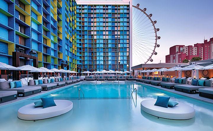 TheLINQ's tweet image. Just because winter is coming doesn't mean pool season stops! #YearRoundPool #LINQLife 

bit.ly/2yH15Dx