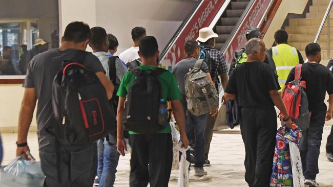 CrowdVoice's tweet photo. 2 dozen #asylumseekers leave #Manus&amp; #Nauru for US in resettlement deal. Learn more about immigration in #Australia: https://t.co/47Mwmyt5Qa https://t.co/IL6gjX4gVO