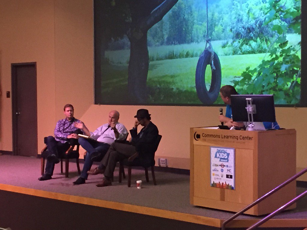 Angels sharing thoughts on pitch companies. #DKSummit2017 <a href="/AngelSpanInc/">AngelSpan</a> <a href="/mediatechvent/">MediaTech Ventures</a> <a href="/MassChallenge/">MassChallenge</a> <a href="/EdwinTheDuck/">Edwin The Duck</a>