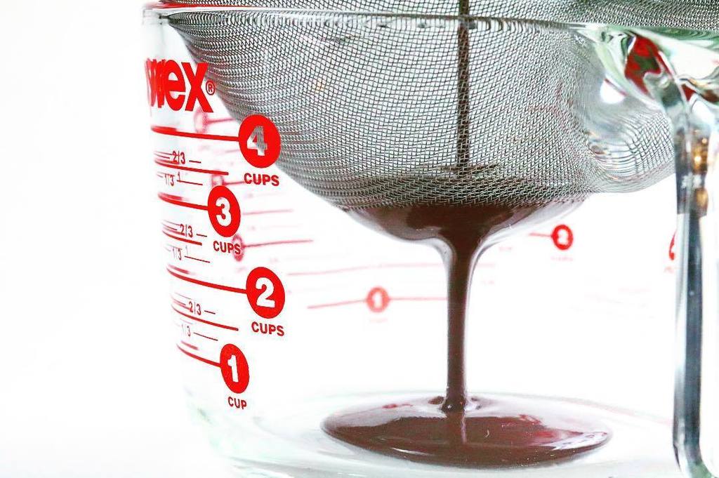 WellSeasoned_'s tweet photo. The addition of some eggs & sugar to the chocolate mixture is finally setting the stage for what’s to come.
#gygg… https://t.co/Zv3SGggaKd https://t.co/iS0pRDCfbq