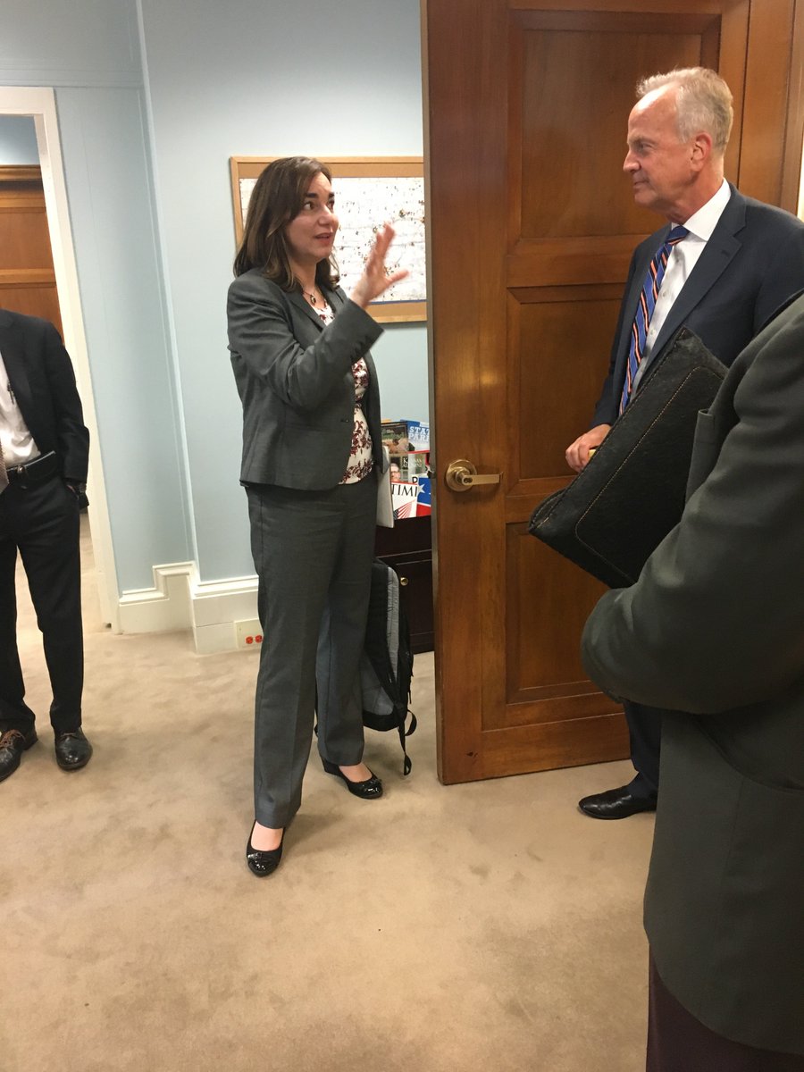 APApsychiatric's tweet image. On the Hill today, @TheresaMiskimen spoke w/ @JerryMoran about importance of #mentalhealth coverage. #Docs4Coverage apapsy.ch/go6-nogc