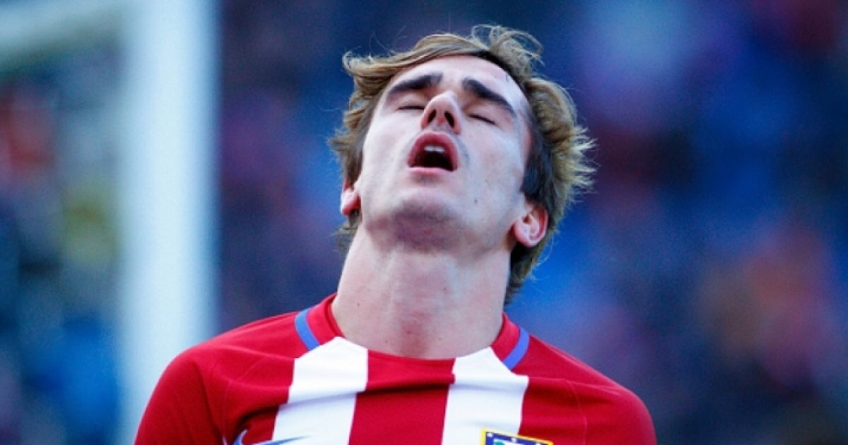 ComiqueFC's tweet photo. Défaite de l'Atlético à la dernière minute, on en connaît un qui fait griezminn 😅 #1Joueur1Blague #ATLCFC https://t.co/w1fW2qmwID