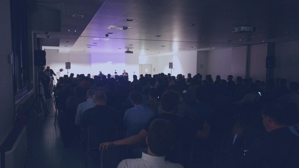 LUISSEnLabs's tweet photo. Super pienone per la ripresa del #meetup #AperiTech della #Community #BlockchainRoma con @CodemotionIT qui da noi. E @nastroazzurro a fiumi! https://t.co/SMW7ljbssI