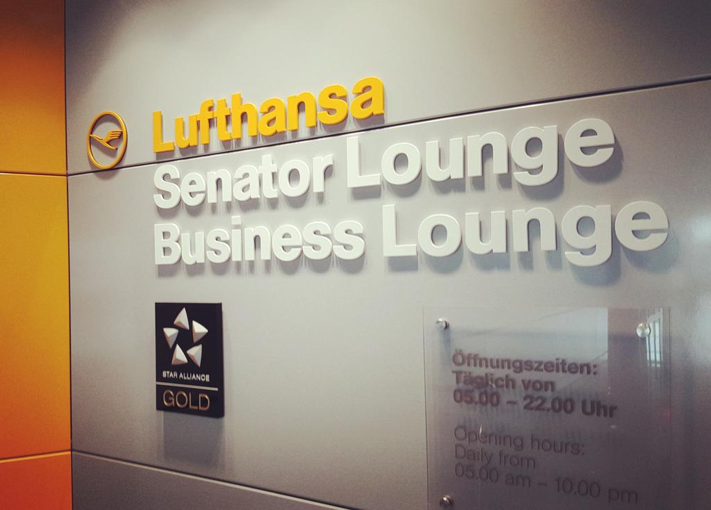 LaidFlights's tweet photo. #Lufthansa #lounge at #Munich ... a nice place to rest before your next flight starts https://t.co/ZLfgifYrW3