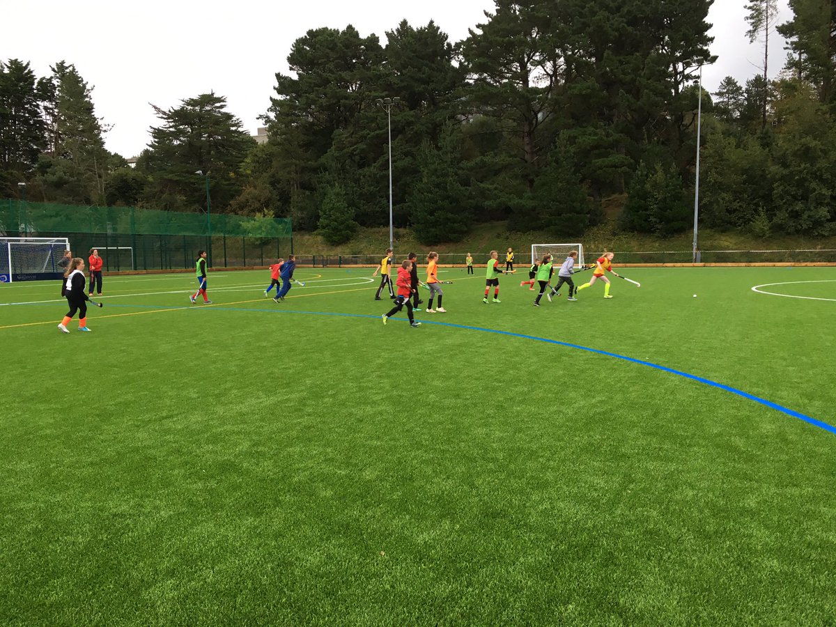 bowstreethockey's tweet photo. Ymarfer gwych gyda'r myfyrwyr Yn cefnogi'r hyfforddi @AberSport great training session with the support of the students https://t.co/blTaHgmLN2