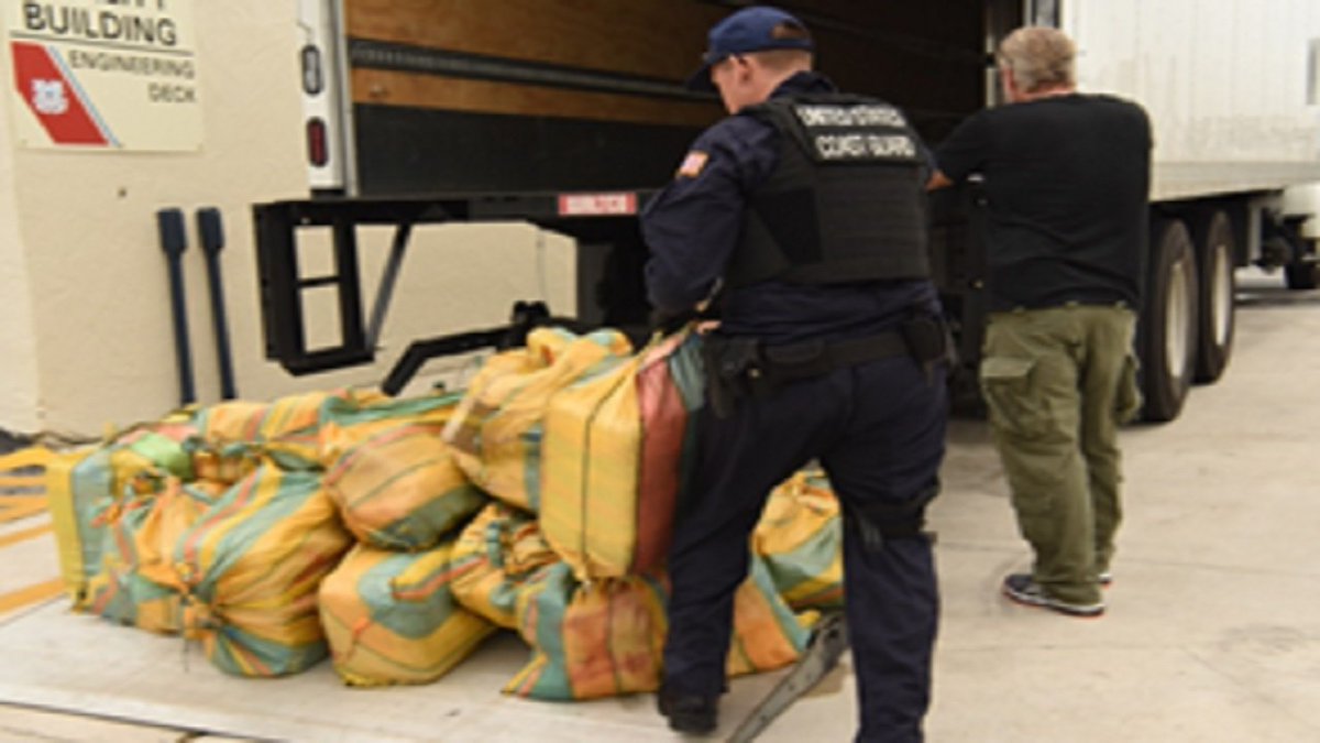 Coast Guard offloads about $15 million worth of cocaine in Fort Lauderdale bit.ly/2xCk95S?utm_me… https://t.co/PRsqHIdpsD