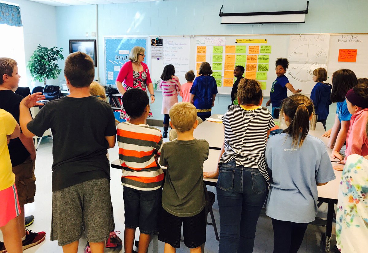 PeaksMillProud's tweet image. Peer labs are powerful tools for teachers AND students! #reflectioniskey
#studentstars
#peaksmillthinks 
@OneTeamFCS 
@PeaksMillProud