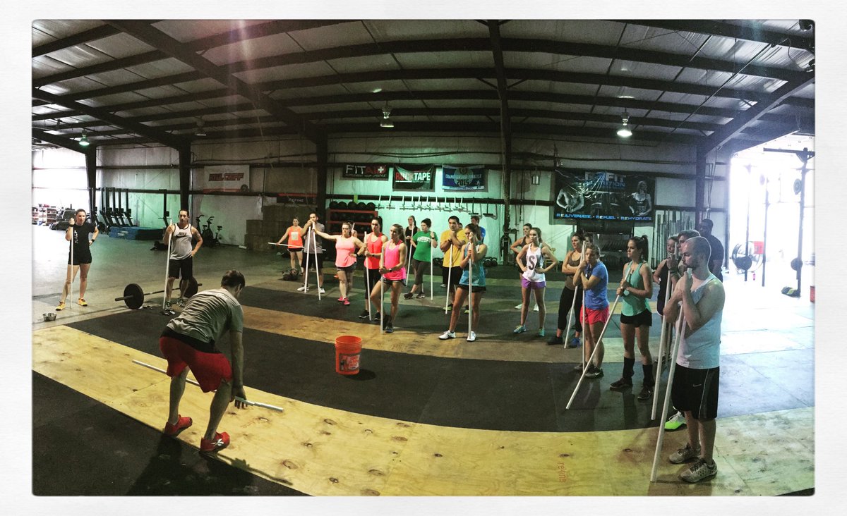refinecf's tweet image. 4:30pm class showed up strong today! Talking through some points of performance for today's WOD. Fun day @ the box! #wearerefined #CrossFit