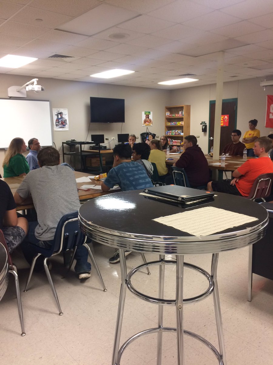 TheMrsLanier's tweet image. Thank you @WashCoLandscape and #ThymeDaySpa for coming to speak to #bhsdeca about owning a business! This is why #IChooseBrenham @BrenhamISD