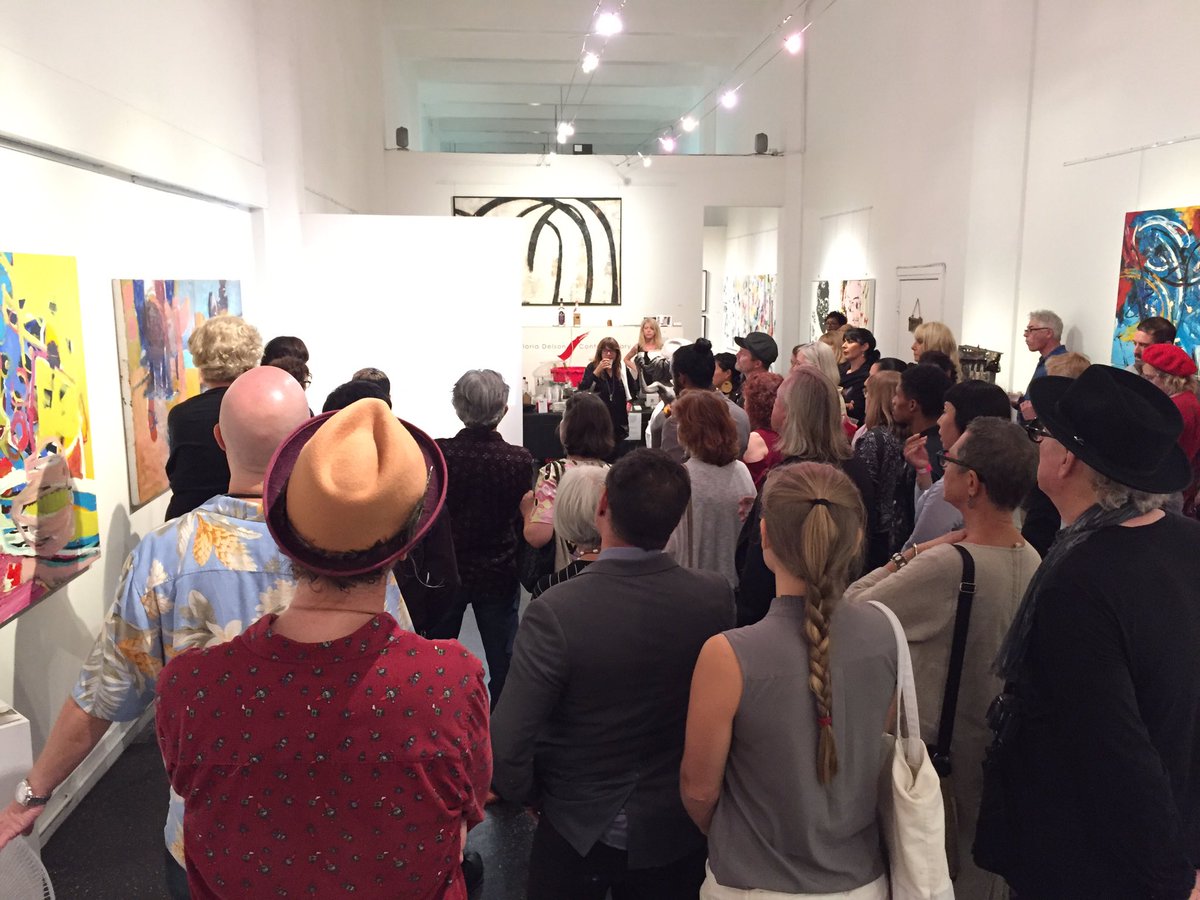 USA_IAA's tweet photo. Full house at our #Cocktail #Reception &amp; #Friendraiser for #professional #artists at @GDCAgallery in DTLA! Join us "till 9:30! #meetup #art https://t.co/ppMa4au4Fs