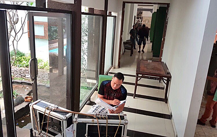 Belajar dulu pagi pagi biar Pinter 😆😆