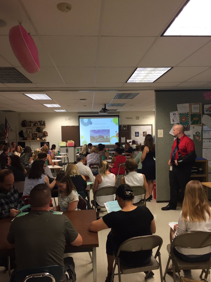 LasterMichael's tweet photo. Awesome to see so many of our 8th graders P's here, sustained parental engagement during MS is critical for S success #fmslearns #eestw https://t.co/7x9sJhpKdd