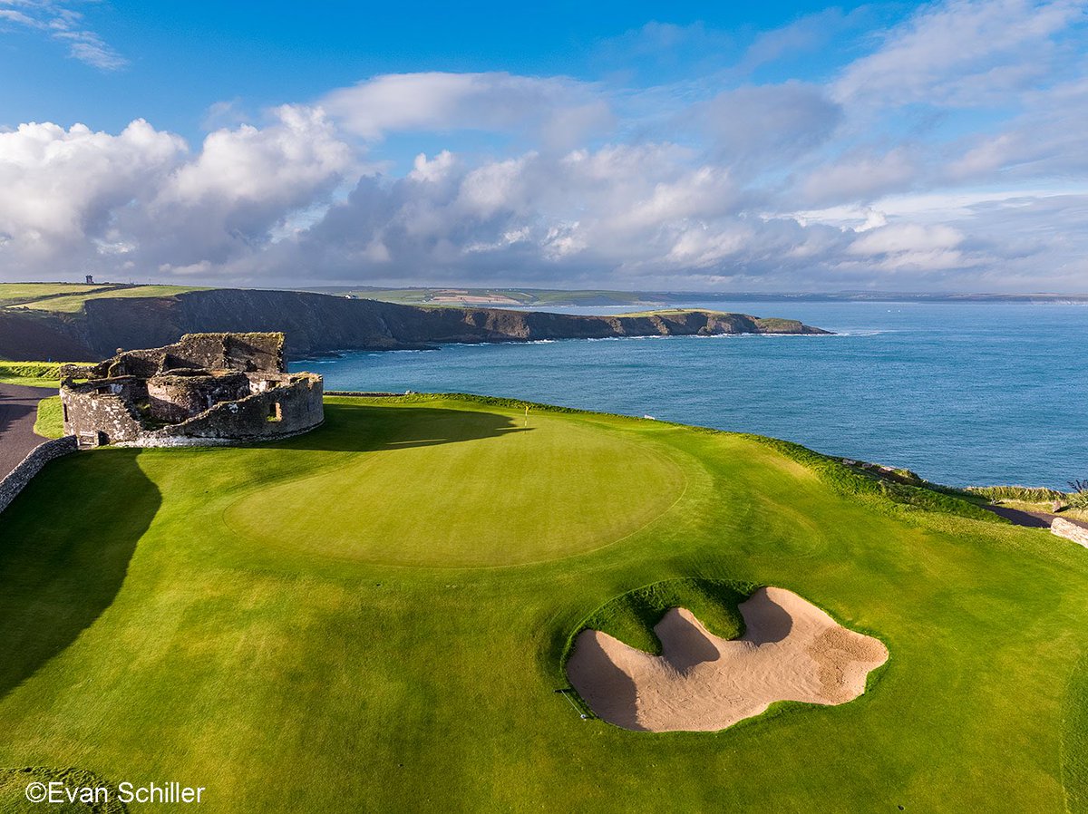 The new 6th green at #OldHeadGolfLinks has been moved 75 yards up the hill near the ruins of an old lighthouse #Ireland2017.  #Wowzer 👍📷☘️