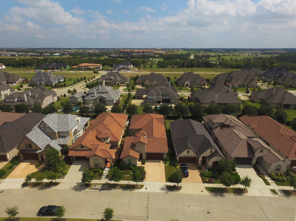 House near the golf course⛳️ #AerialPhotography #Drone #RealEstate