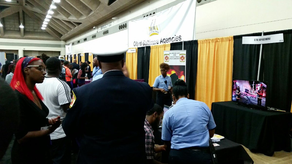 BaltimoreFire's tweet photo. Great #WorkBaltimore event. #BCFD had lots of interested applicants. #MyBmore #EmployBaltimore @MayorPugh50 @ChiefNilesRFord https://t.co/LqXk1scchE