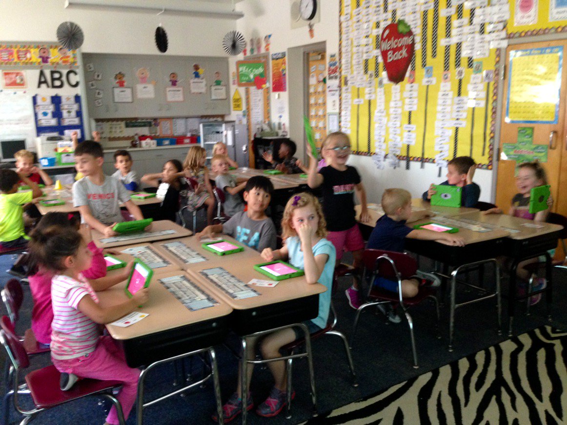 BransJessica's tweet photo. Reviewing for our first math assessment - playing Kahoot on iPads. #kahootmath https://t.co/9Fpjj7yKhy
