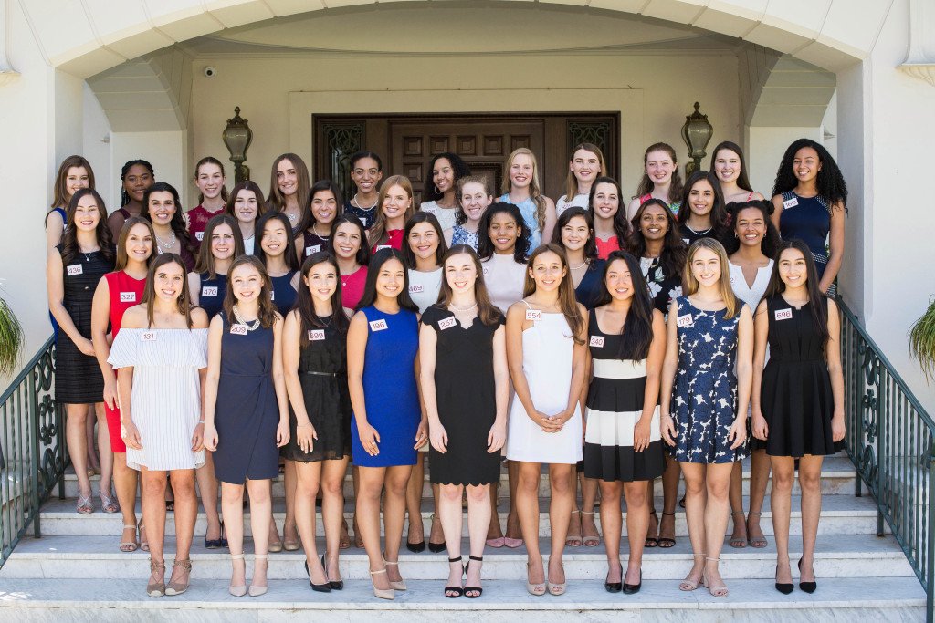 PasStarNews's tweet image. Rose Parade 2018: Here are the 37 finalists for the Rose Court dlvr.it/Pqw8tk