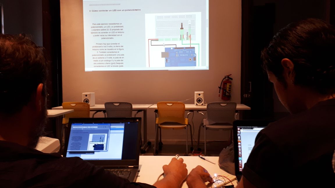 Esta semana continuamos con el taller de Live Coding, parte de los #CCDCircuitos Media Art de @anemonalDigital y Ciudad Creativa Digital.