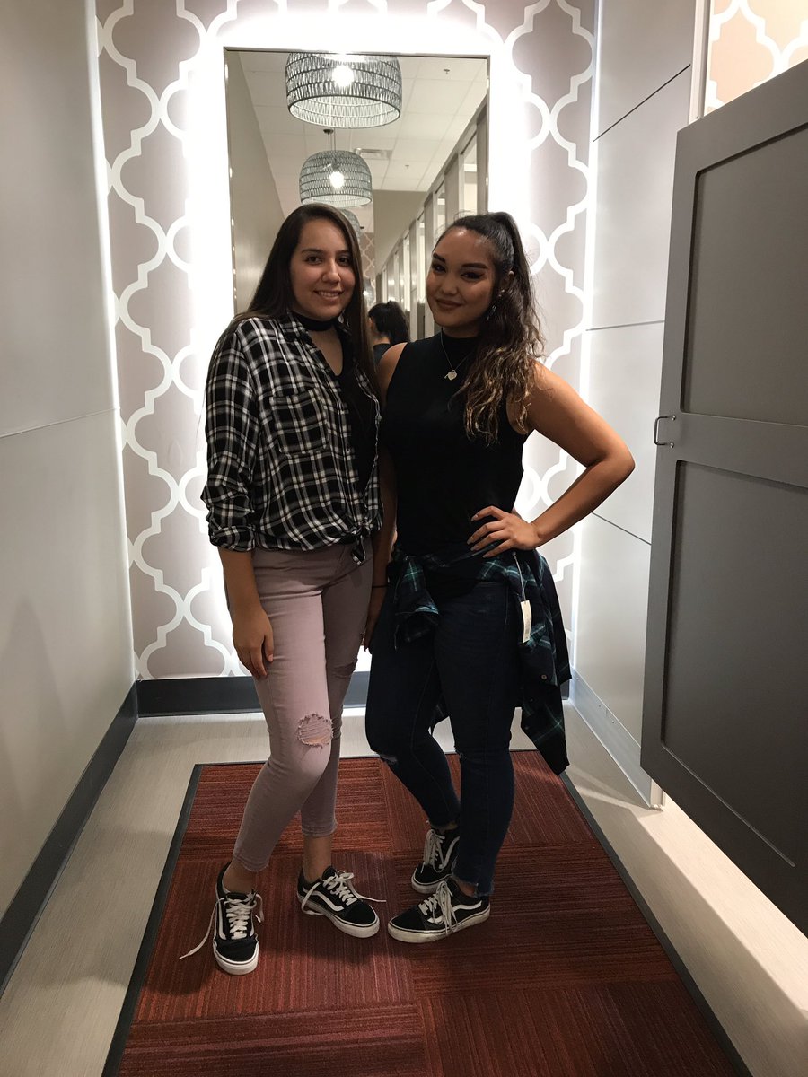 Aracelii_perezz's tweet photo. My girls trying on the target brands ๐ #FitTestingActivity https://t.co/mtyZkra7mX