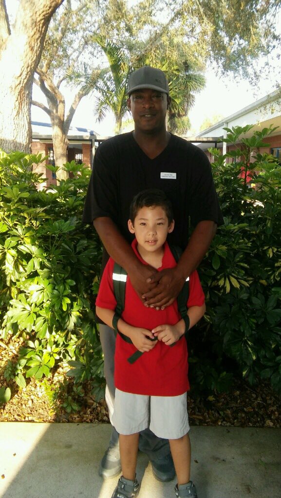 KristenRacine's tweet photo. Dodgertown’s Dads rounded the bases for a homerun this morning! Record breaking attendance for Dads Take your Child to School Day! Way to go DTE Dads!❤️ #FLDadsAtSchool #DodgersWin #ircsd https://t.co/80alX4jFGi