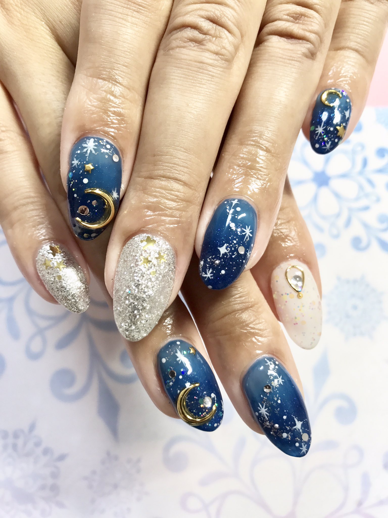 ネイルサロン To Mii 東大宮 Al Twitter おはようございます 今回ご紹介するのは星空ネイルです 星を観に行かれるそうでネイル もそれに合わせていただきました 持ち込みデザインも可能です 星空ネイル 東大宮 ネイル ネイルサロン プライベートサロン