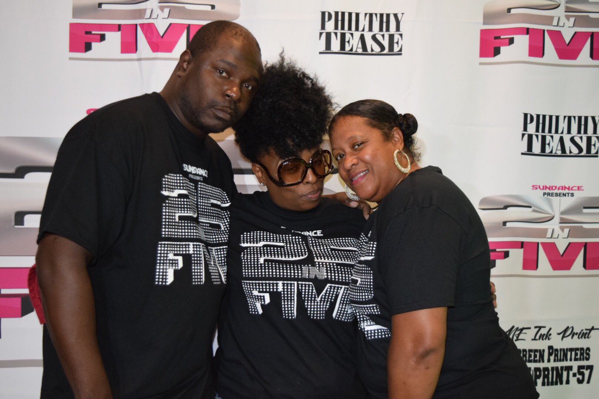 _25In5_'s tweet photo. Meet my family! #25In5 #ThisChicago @icecube https://t.co/nH145n7ZdV